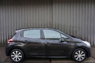 disassembly passenger cars Peugeot 208 1.4 e-HDi 50kW Blue Lease 2012/8