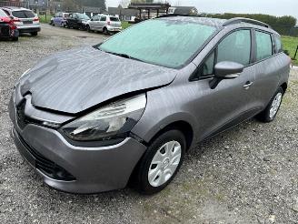 damaged commercial vehicles Renault Clio station 2013/8