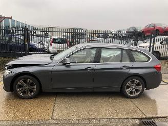 škoda dodávky BMW 3-serie 320i Touring Automaat 2017/5