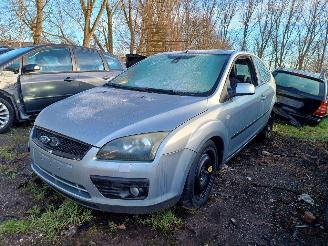 dommages motocyclettes  Ford Focus 2.0 16V Futura 2005/6