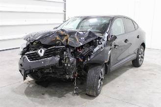 damaged commercial vehicles Renault Arkana  2023/4