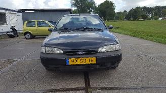 krockskadad bil machine Ford Mondeo Mondeo I Hatchback 1.8i 16V (U9) (RKA) [85kW]  (02-1993/08-1996) 1994/5