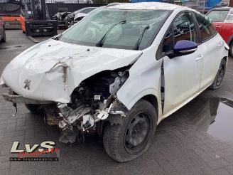 damaged passenger cars Peugeot 208 208 I (CA/CC/CK/CL), Hatchback, 2012 / 2019 1.2 Vti 12V PureTech 2017/2